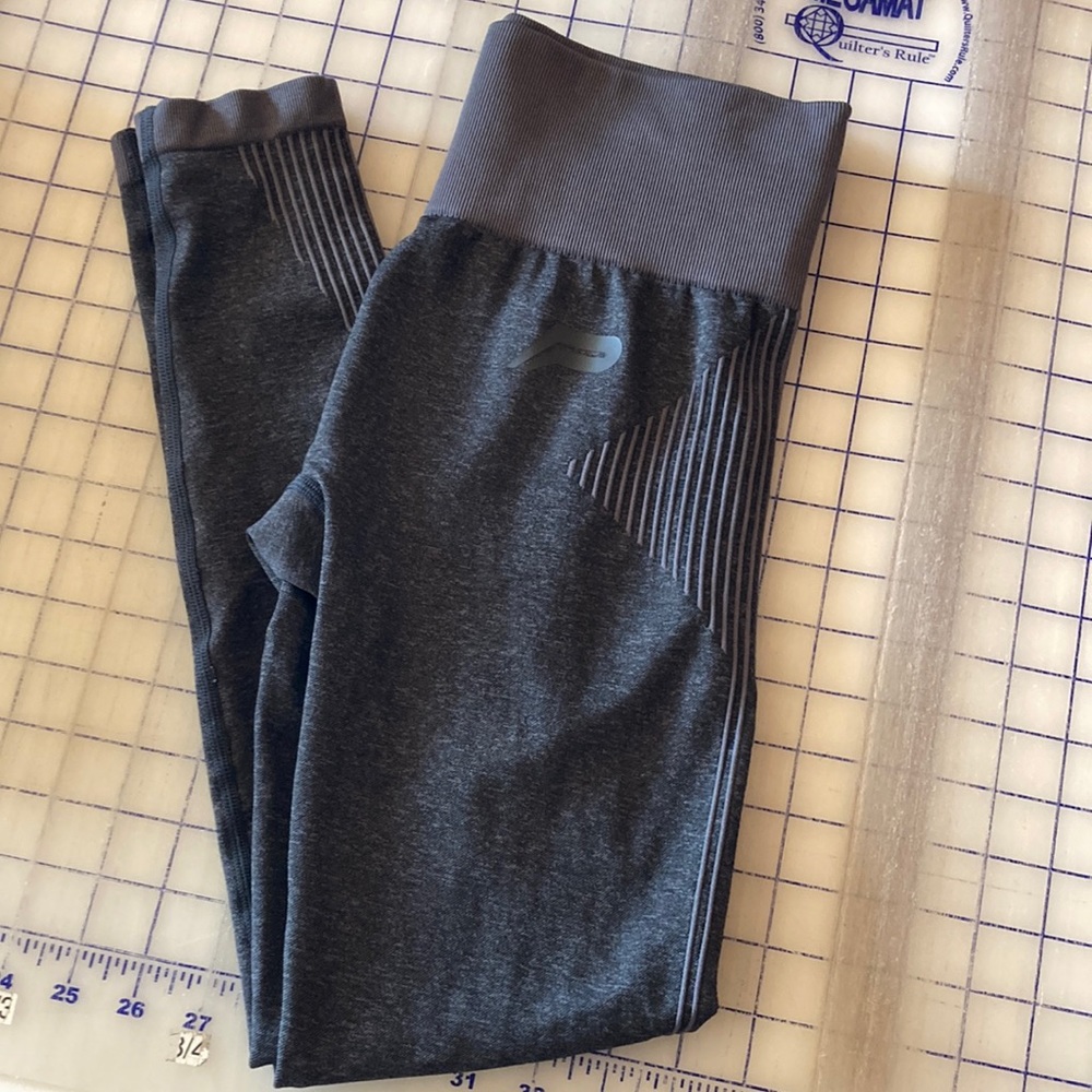 Grey seamless Pursue Fitness leggings